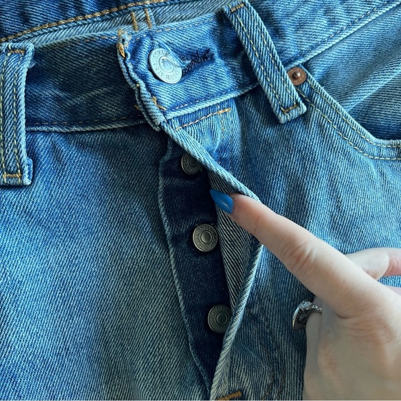 Levi's - 501 Original Fit Jeans - Meet Me at The Greek - Medium Wash - Picture 5 of 12